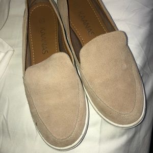 Suede Kaanas slide ons